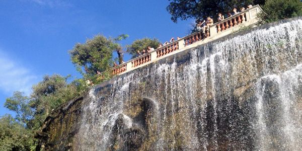 Waterval bij la Colline du Chateau