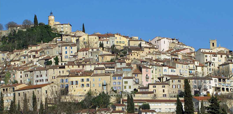 Fayence, 'village perché' in Pays de Fayence.